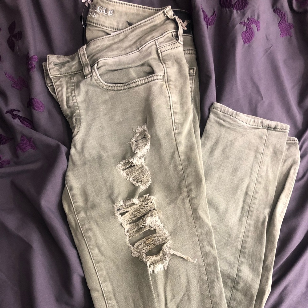 Distressed skinny jeans